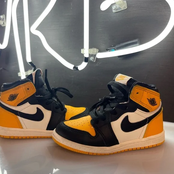 Air Jordan 1 “Taxi” - Picture 2 of 11